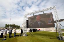 Le prince Charles adresse un message vidéo lors de l'inauguration du mémorial britannique à Ver-sur-Mer (Calvados), le 6 juin 2021