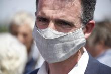 Le maire écologiste de Grenoble Eric Piolle participe le 29 mai 2021 à une manifestation contre la construction d'un entrepôt d'Amazon à Monbert, près de Nantes