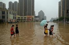 La ville de Zhengzhou sous une pluie diluvienne