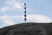Des membres du GIGN en intervention le 19 juillet 2021 au dessus du village de Gréolières dans les Alpes Maritimes, mobilisés pour traquer un homme en fuite soupconné de féminicide.