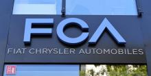 Le logo du constructeur Fiat Chrysler Automobiles (FCA) phototographié le 22 juillet 2020 à Francfort, en Allemagne. Le groupe automobile a été mis en examen le 13 juillet 2021 dans l'enquête en Franc