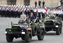 Emmanuel Macron et le général Francois Lecointre lors de la parade du 14 juillet en 2020 à Paris