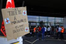 Des employés d'ADP en grève à l'aéroport de Roissy-Charles-de-Gaulle, le 2 juillet 2021