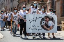 Des collègues et proches de Delphine Jubillar participent à une marche blanche, le 12 juin 2021 à Albi