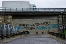 Un mur érigé entre Paris et la Seine-Saint-Denis pour éviter le trafic et la consommation de crack dans la capitale, le 27 septembre 2021
