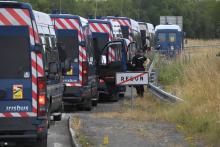 Des gendarmes déployés près de Redon (Ille-et-Vilaine) le 19 juin 2021 en vue de la dispersion d'une free party