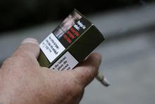 Le marché parallèle du tabac fait perdre au fisc 2,5 à 3 milliards d'euros par an, affirme un rapport parlementaire