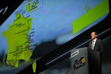 Le directeur du Tour de France Christian Prudhomme prononce un discours au moment de la présentation du parcours de l'édition 2022 de l'épreuve cycliste à Paris, le 14 octobre 2021