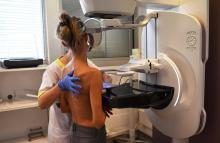Des centaines de femmes atteintes d'un cancer du sein très agressif auront accès en France dès le mois prochain à un traitement innovant qui allonge la durée de survie de plusieurs mois