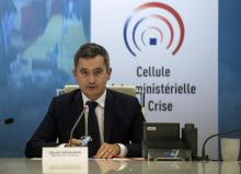 Le ministre de l'Intérieur français Gérald Darmanin anime une cellule de crise interministérielle sur la situation en Guadeloupe à Paris, le 20 novembre 2021