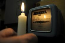 EDF va cesser de demander la coupure de l'électricité pour ses clients particuliers en situation d'impayés, et ce toute l'année et non plus seulement durant la trêve hivernale
