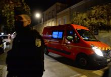 Un véhicule de pompiers transporte la joggeuse de 17 ans, retrouvée vivante, le 9 novembre 2021 à Sablé-sur-Sarthe