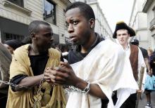 "Mwen pé pa lésé vou fè non Mwen prefere mo jodi" (Delgres/Delgrès), lors de la Marche des esclaves à Nantes le 8 mai 2011