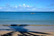 Une vue de la plage de la Baie-des-Citrons, à Nouméa, en Nouvelle-Calédonie, le 29 avril 2021