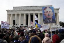 Manifestants devant le Lincoln Memorial à Washington, le 23 janvier 2022.