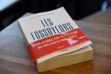 Le livre de Victor Castanet, "Les Fossoyeurs", sorti le 26 janvier 2022, et qui a révélé les pratiques du groupe Orpea