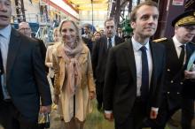 Emmanuel Macron, alors ministre de l'Economie et de l'Industrie et la présidente de General Electric France Clara Gaymard à Belfort, le 28 mai 2015