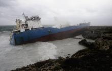 Un navire pétrolier naufragé dans le sud de la Sicile, le 11 mars 2012