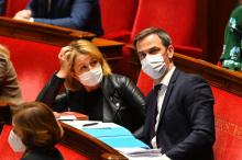 Olivier Véran et Barbara Pompili, lors de la séance de questions au gouvernement, le mardi 15 février 2022