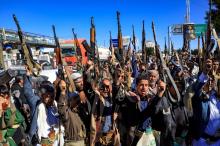 Des partisans des rebelles houthis manifestent contre la coalition internationale menée par l'Arabie saoudite, le 27 janvier 2022 à Sanaa