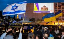 Diffusé au Parlement israélien, le discours de Volodymyr Zelensky a également été retransmis sur une grande place de Tel-Aviv, devant des centaines d'opposants à la guerre. 