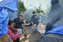 Des réfugiés afghans dans un campement à Pantin, le 20 avril 2022 au nord-est de Paris