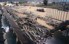 La tribune effondrée du stade de Furiani, au lendemain du drame, le 6 mai 1992 en Corse