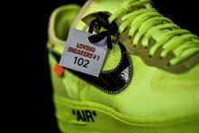 Des baskets Nike vendues aux enchères à Paris le 15 mai 2022