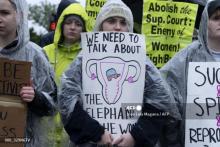Manifestation de femmes pour défendre le droit à l'avortement aux États-Unis