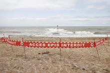 Accès interdit à la plage de Villier-sur-Mer (Calvados), le 19 juin 2022