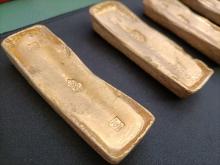 Des lingots d'or provenant de l'épave du Prince de Conty, le 15 juin 2022 à Brest