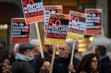 Manifestation contre l'influence de Big Pharma, à Genève (Suisse), le 13 octobre 2021.