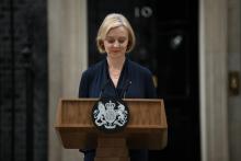 La Première ministre britannique Liz Truss annonce sa démission devant Downing Street, à Londres, le
