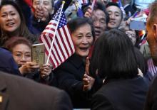 La présidente taïwanaise Tsai Ing-wen (c) arrive à son hôtel, le 29 mars 2023 à New York, lors d'un