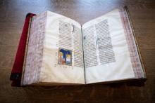 Le "Bréviaire de Charles V", un livre du XIVe siècle, à la Bibliothèque nationale de France, le 17