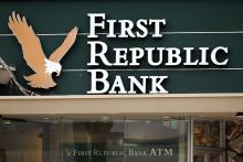Logo de la banque First Republic, sur la devanture d'une agence à Santa Monica, en Californie, le 20